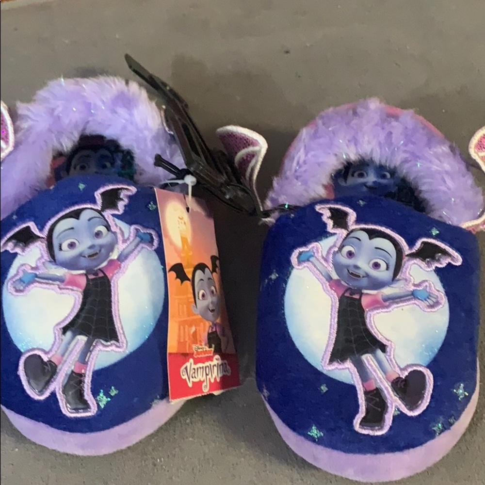 COPY - New Vampirina Girls Slippers 5/6 NWT